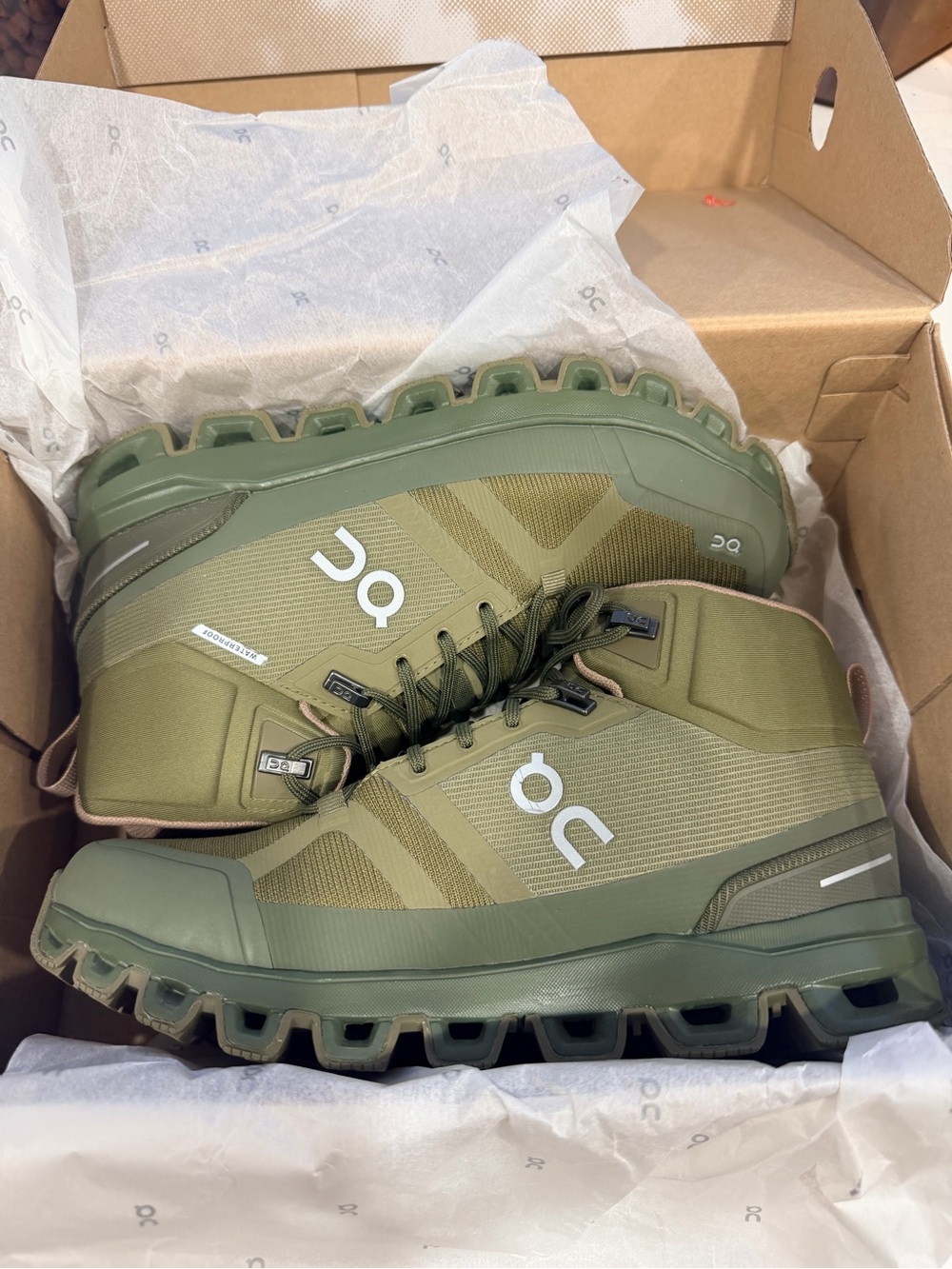 ON Cloudrock Waterproof Women’s Hiking Boots — Olive Green size 7.5